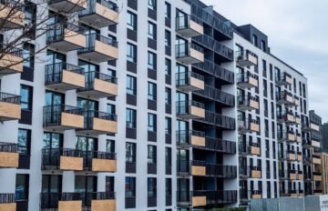 Why Hire an Apartment Locator in Plano, TX Instead of Searching Online Alone