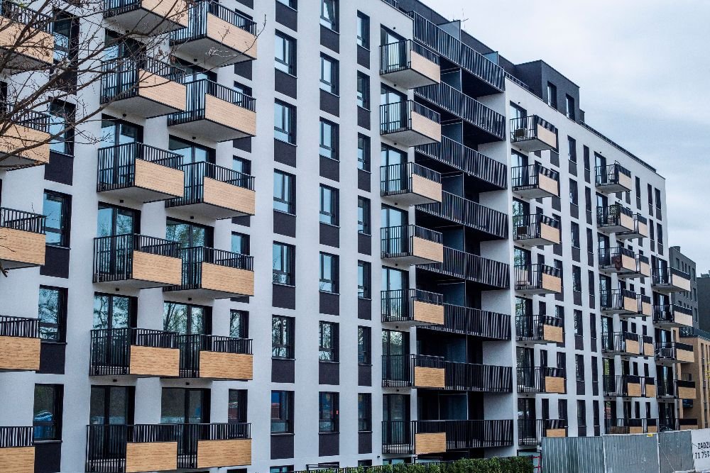 Why Hire an Apartment Locator in Plano, TX Instead of Searching Online Alone